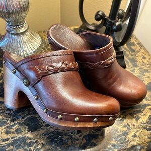 UGG Brown Leather Kaylee Braided Wood Mule Clogs Heels Slip On Shoes SIZE 6
